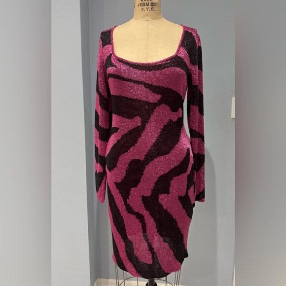 Metallic Mini Dress - Magenta and Black - Picture 2 of 2